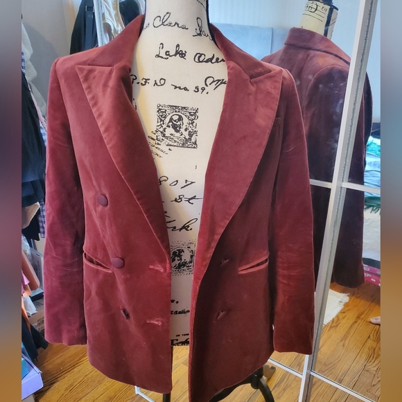 Banana Republic Burgundy Blazer - Picture 5 of 6